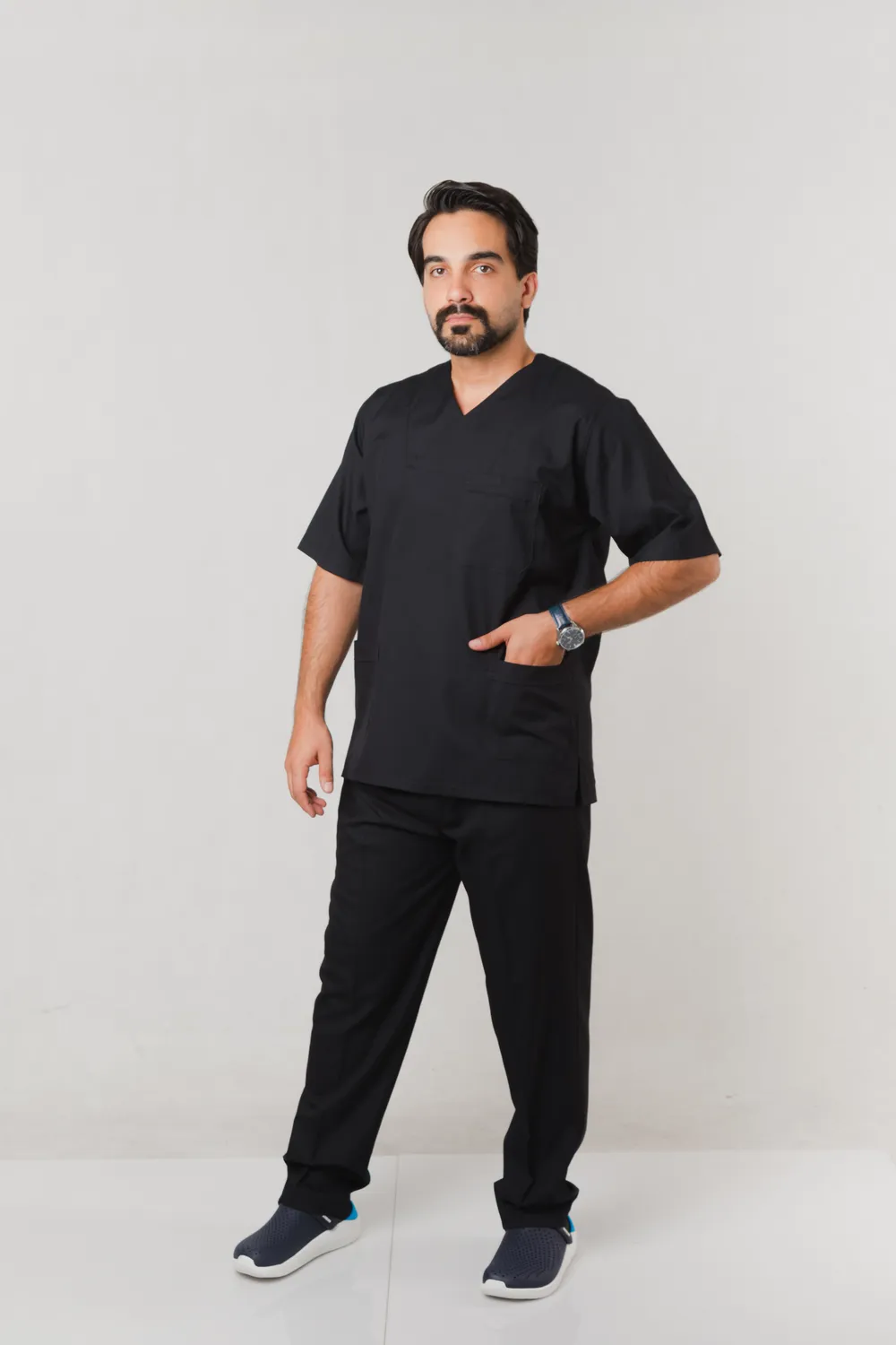 نمای دور ست اسکراب مردانه یقه چپ و راست مشکی بروجرد