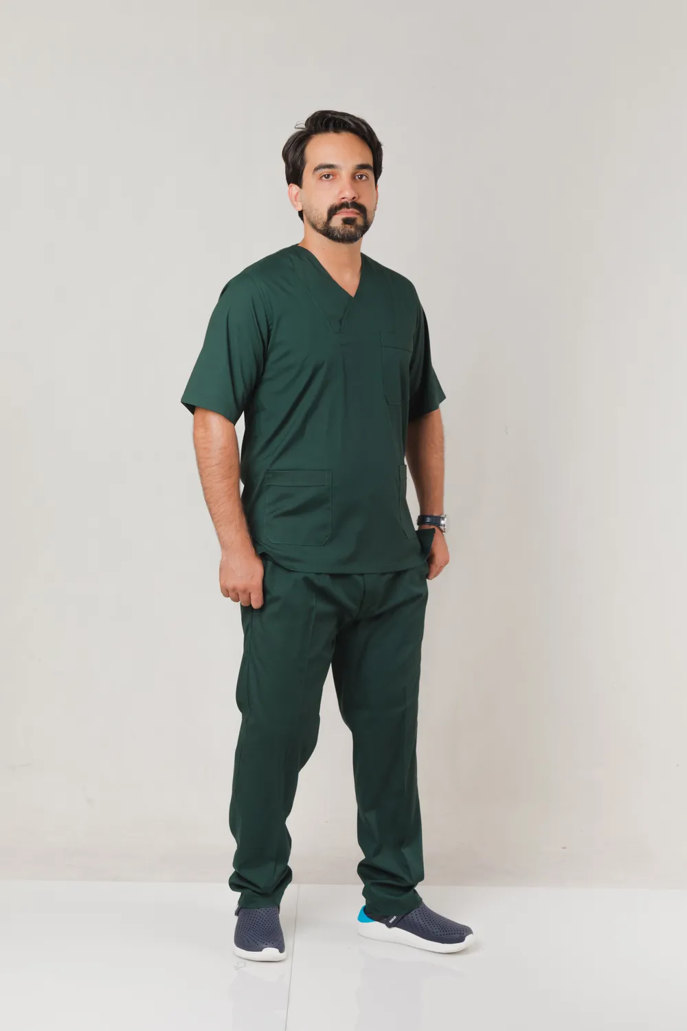 نمای دور ست اسکراب مردانه یقه چپ و راست یشمی بروجرد