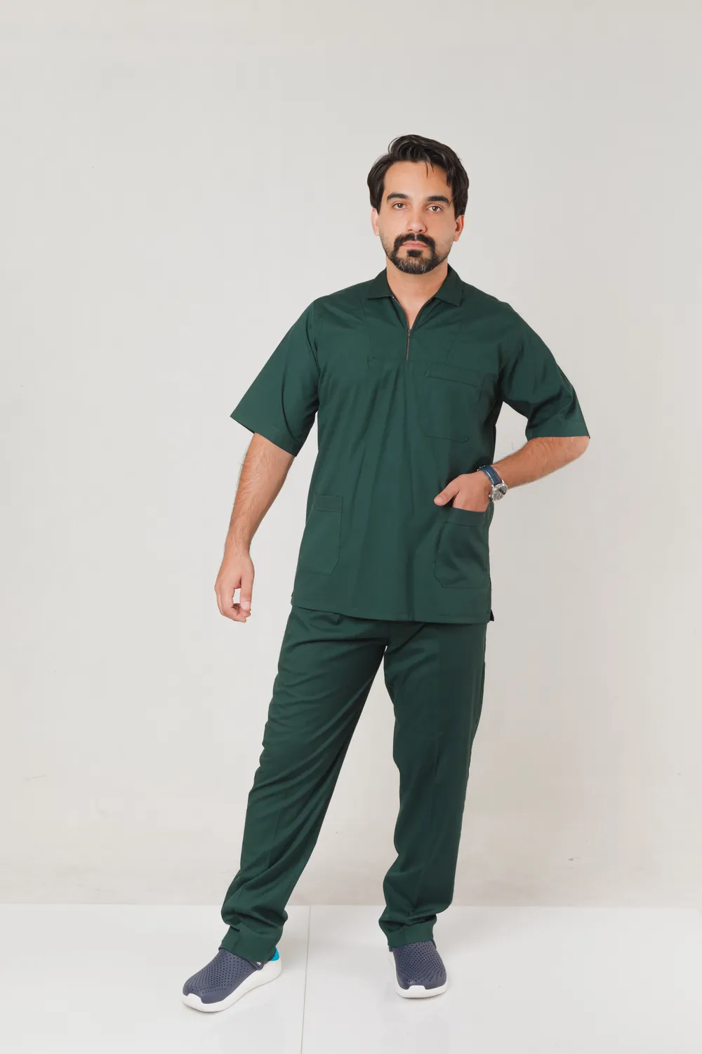 نمای دور ست اسکراب مردانه یقه نیم زیپ یشمی بروجرد