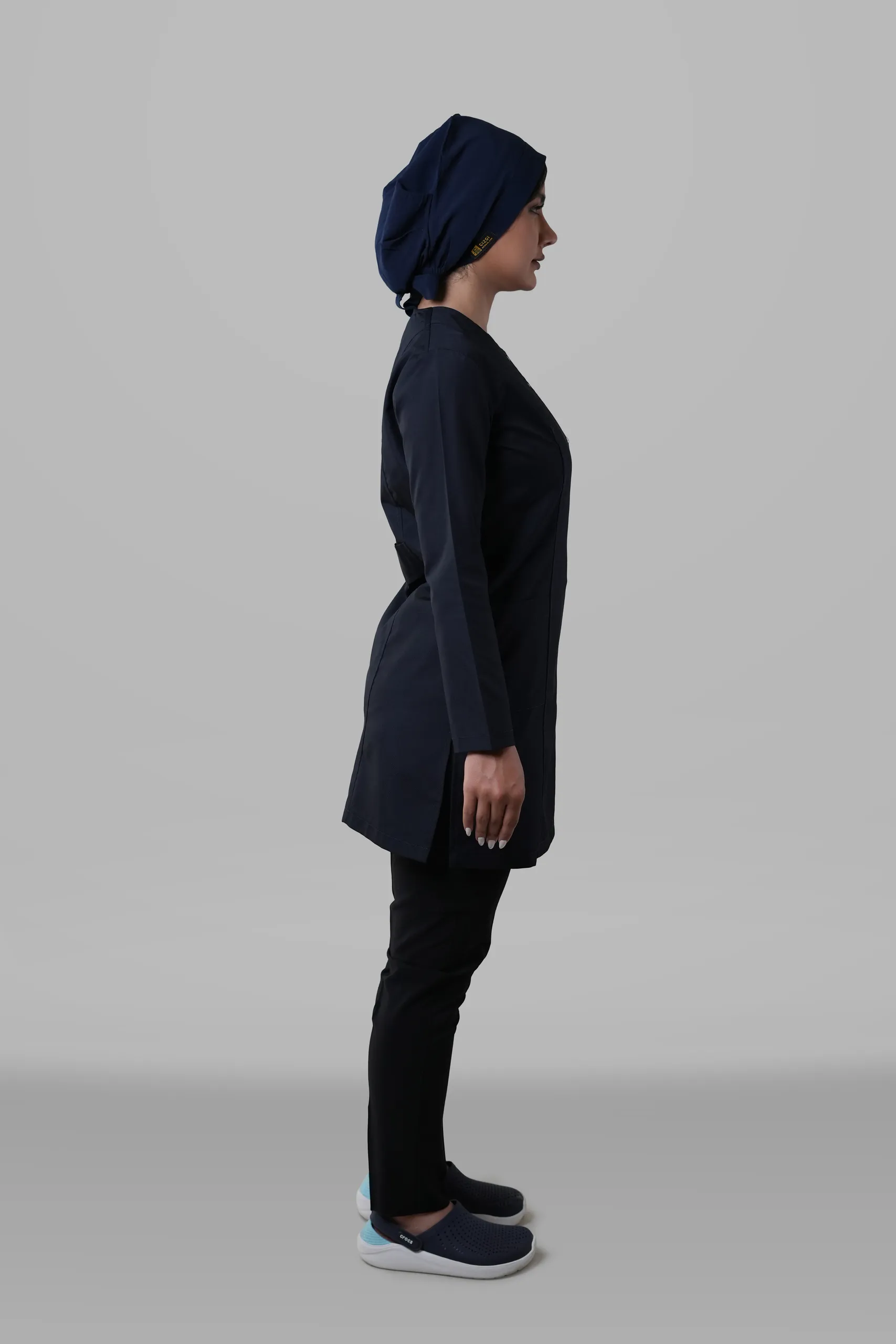 روپوش زنانه مدل مدیکال سرمه‌ای نمای جانبی