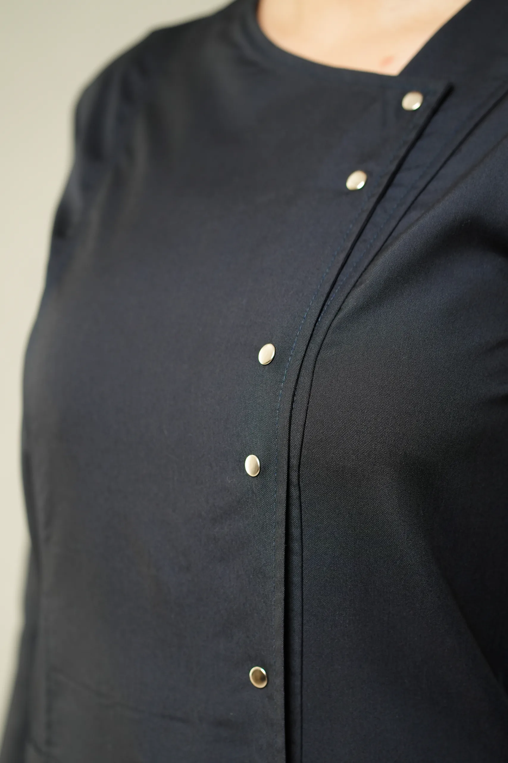 روپوش زنانه مدل مدیکال سرمه‌ای